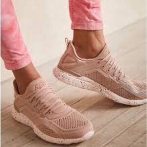 Free People APL Techloom Tracer 7